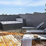 Luxury With Pool - By Traum 度假居