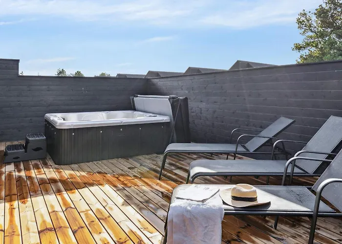 Luxury With Pool - By Traum Nyaraló